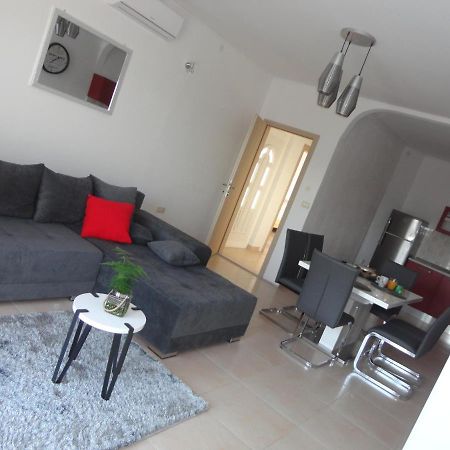 Apartman Bozic Daire Kaštel Štafilić Dış mekan fotoğraf