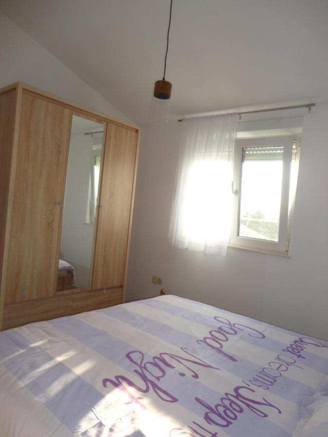 Apartman Bozic Daire Kaštel Štafilić Dış mekan fotoğraf