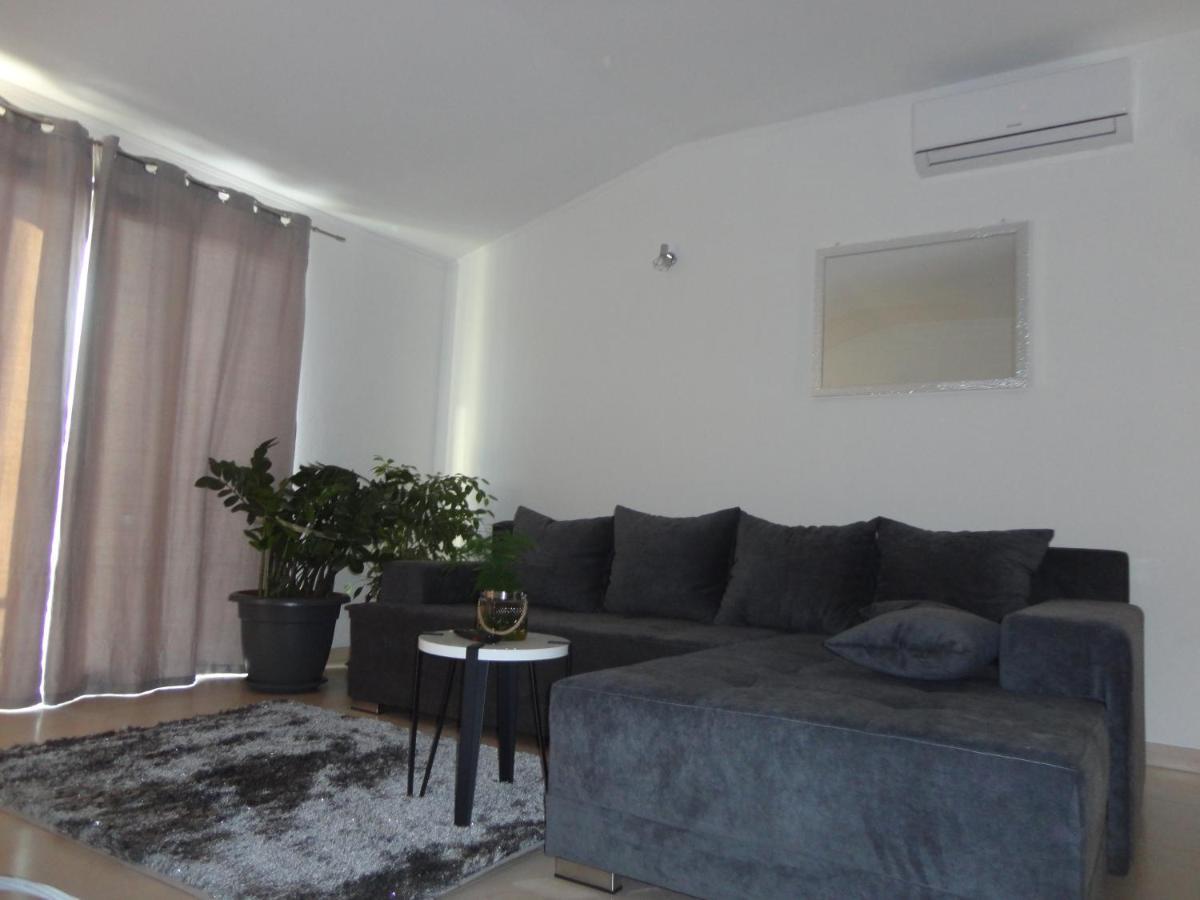 Apartman Bozic Daire Kaštel Štafilić Dış mekan fotoğraf